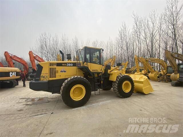 Komatsu WA380 Kolesni nakladalci