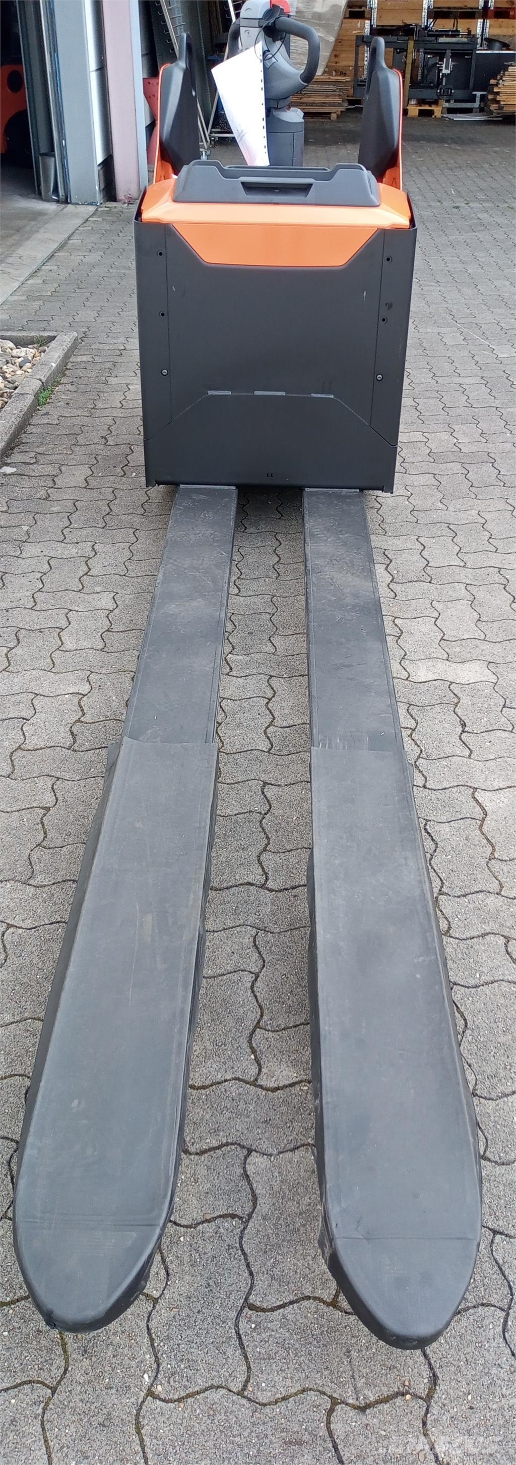 Toyota LPE 250 Ročni električni viličar