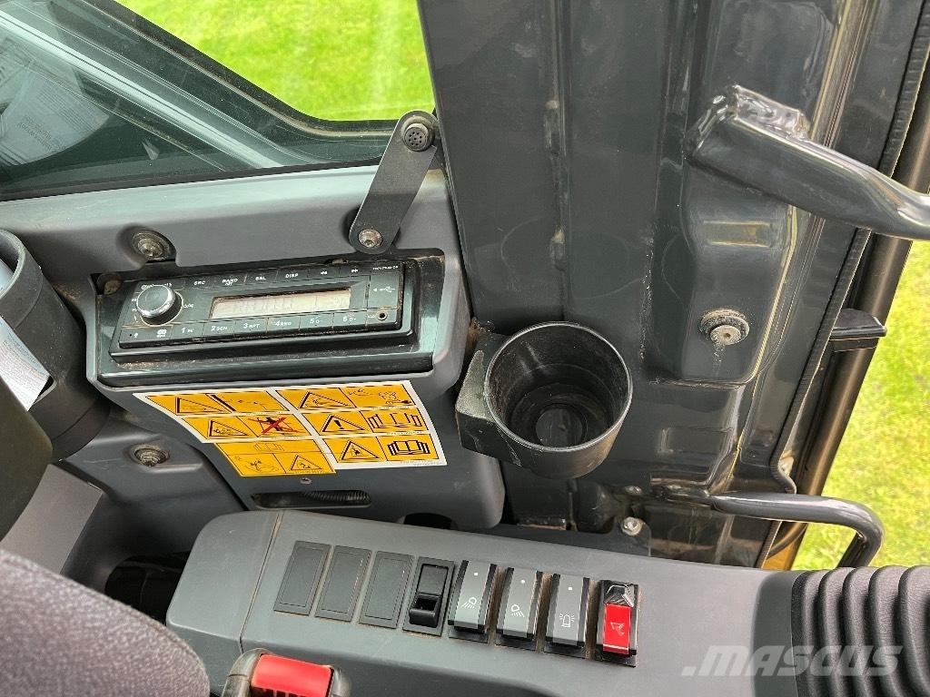 Komatsu PW 118 Bagri na kolesih