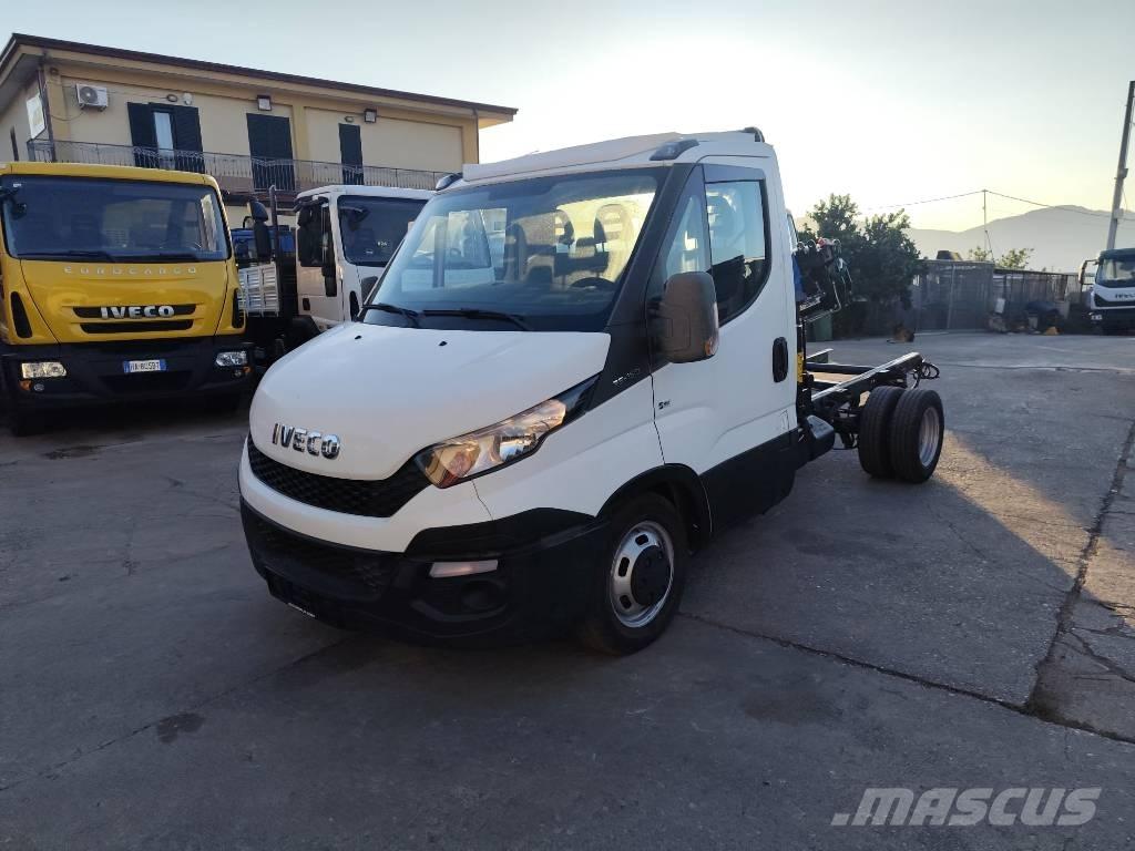 Iveco Daily 35-150 Tovornjaki z žerjavom
