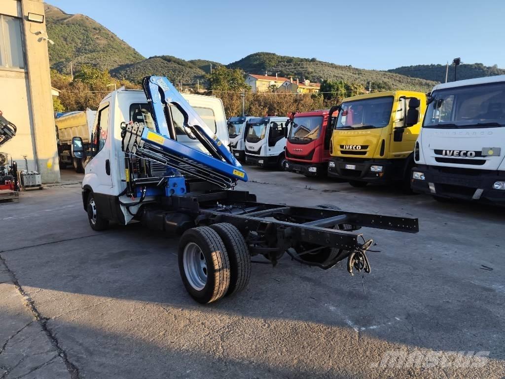 Iveco Daily 35-150 Tovornjaki z žerjavom