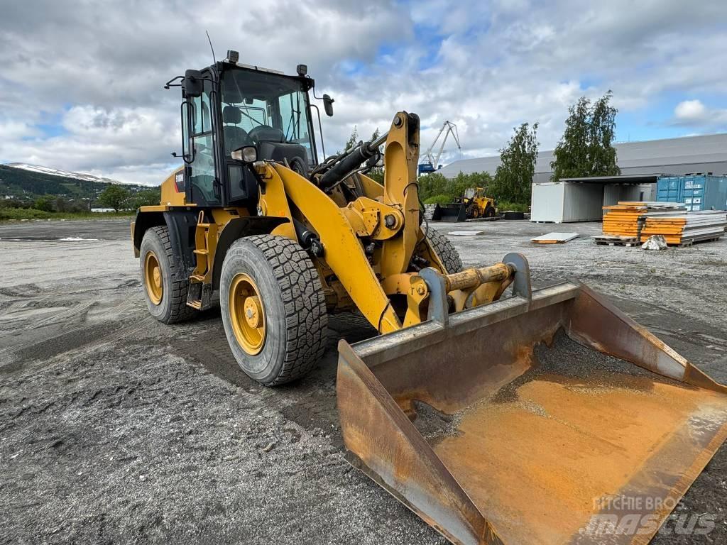 CAT 918 M Kolesni nakladalci