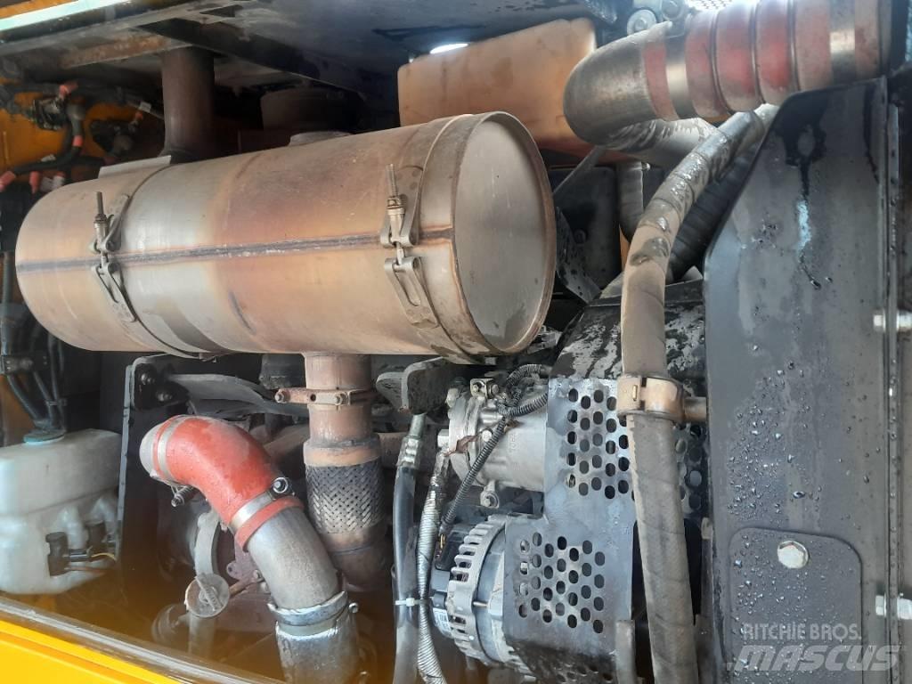 JCB 414 Kmetijski teleskopski nakladalci