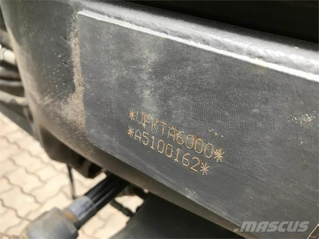 CLAAS Axion 870 Traktorji