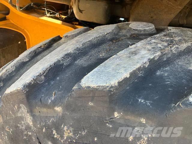 JCB 3 CX Rovokopači