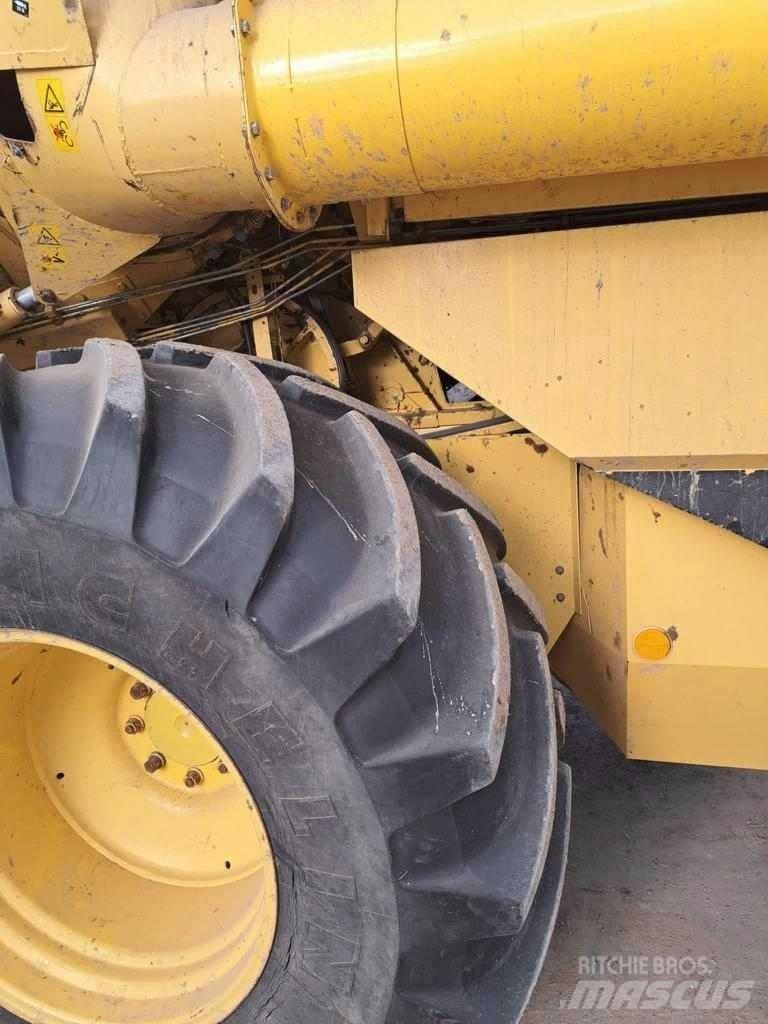 New Holland TX 66 Kombajni