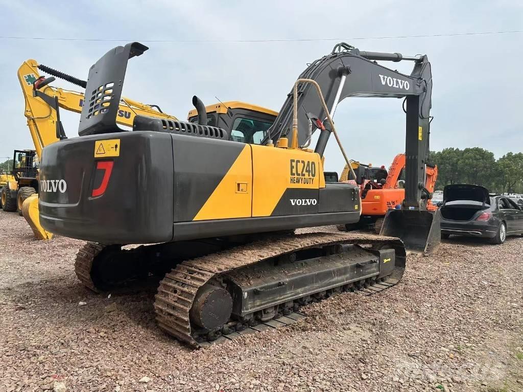 Volvo EC 240 Bagri goseničarji