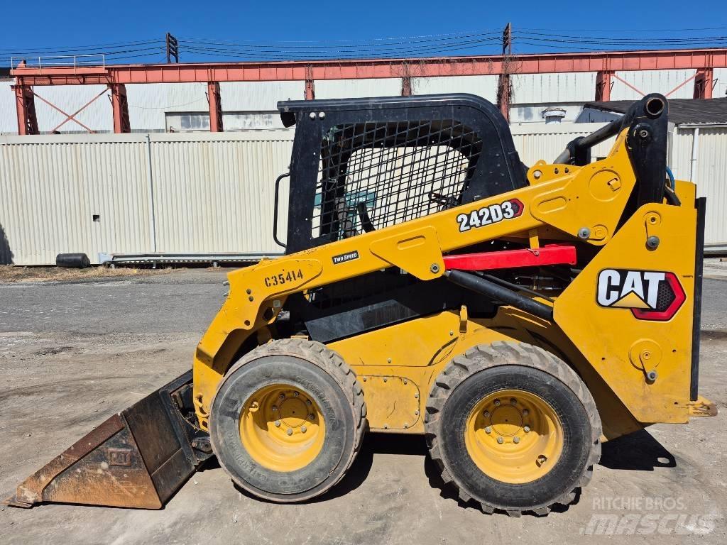 CAT 242 D Skid steer mini nakladalci