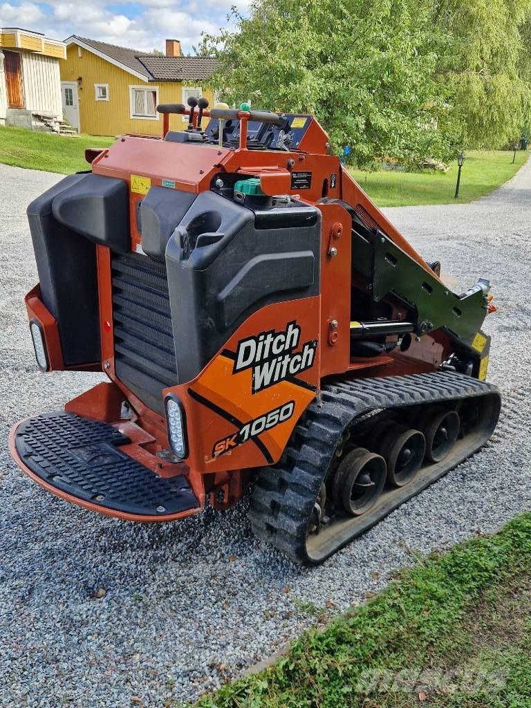 Ditch Witch SK 1050 Kmetijski teleskopski nakladalci