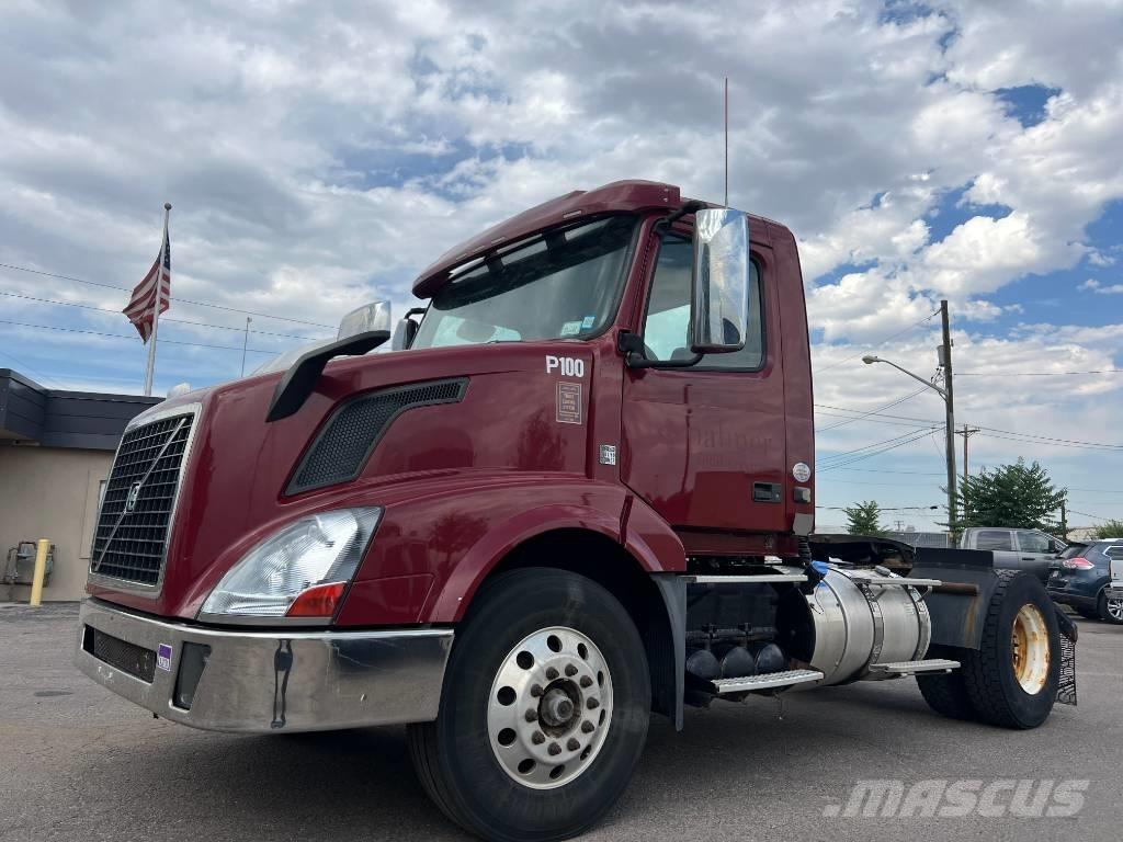 Volvo VNL 42 T300 Vlačilci