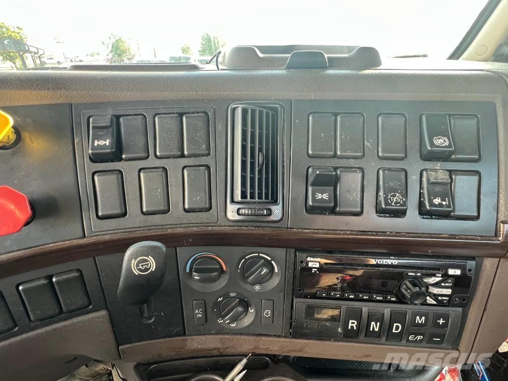Volvo VNL 42 T300 Vlačilci