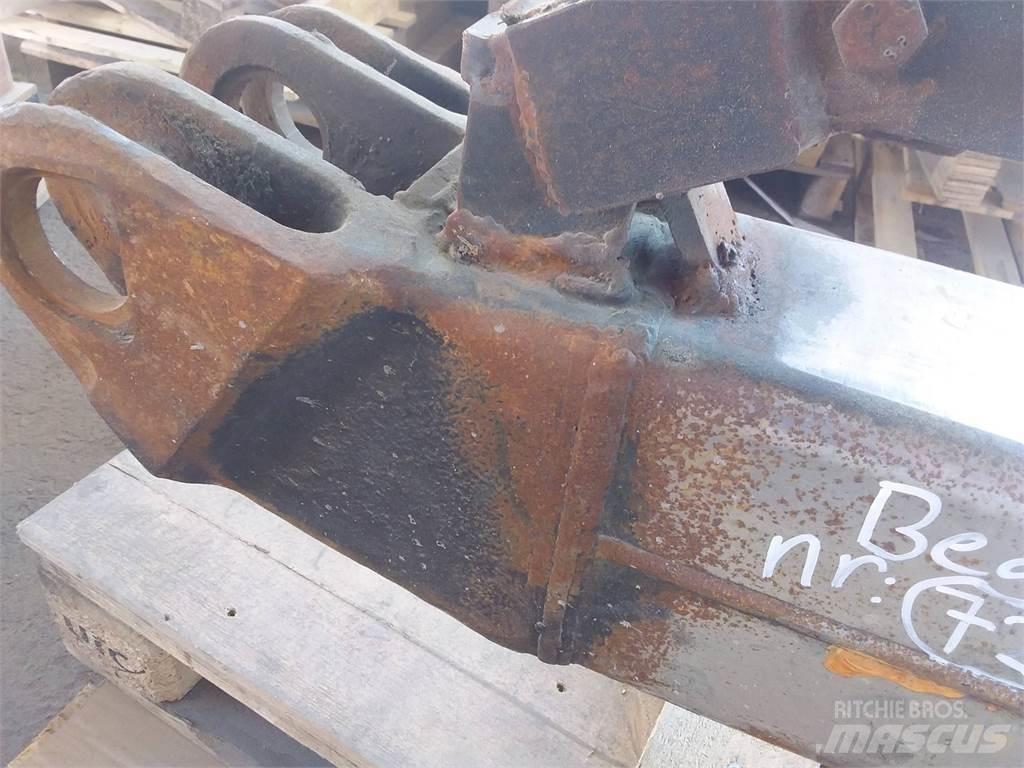 John Deere Ch7 Dvigala za gozdne kombajne