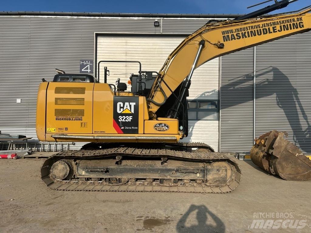 CAT 323 F L Bagri goseničarji