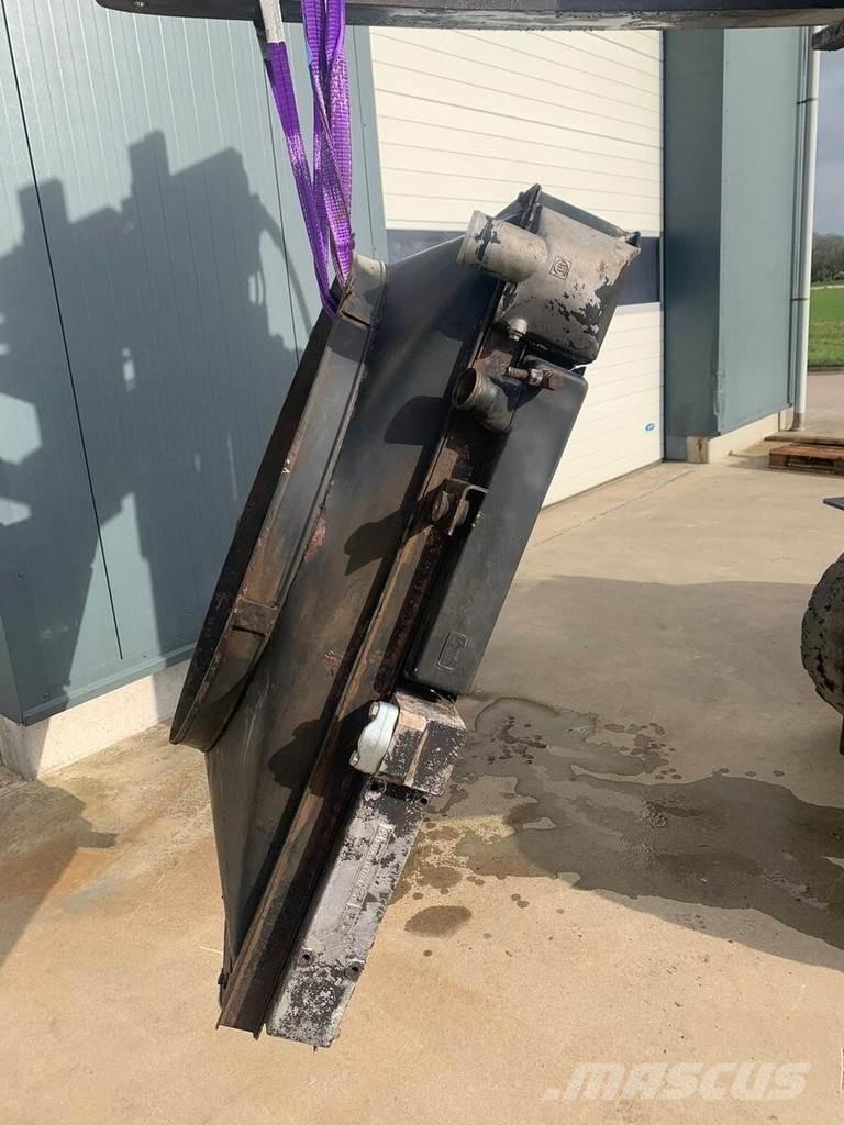 Liebherr A932 Radiatorji