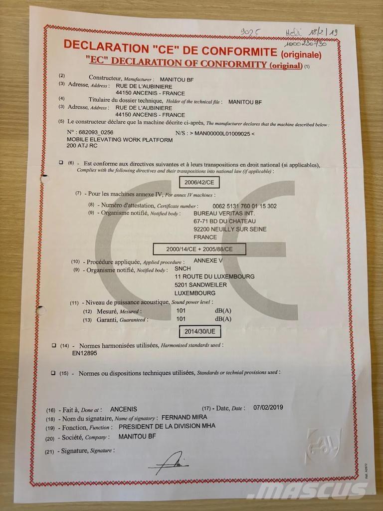 Manitou 200 ATJ Zglobne dvižne ploščadi