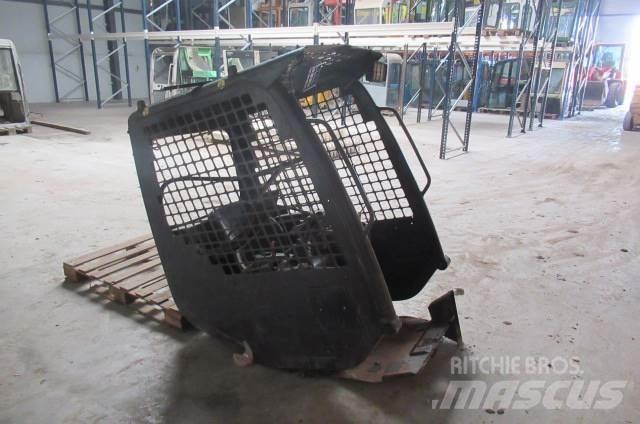 Komatsu SK714 Kabine in notranjost
