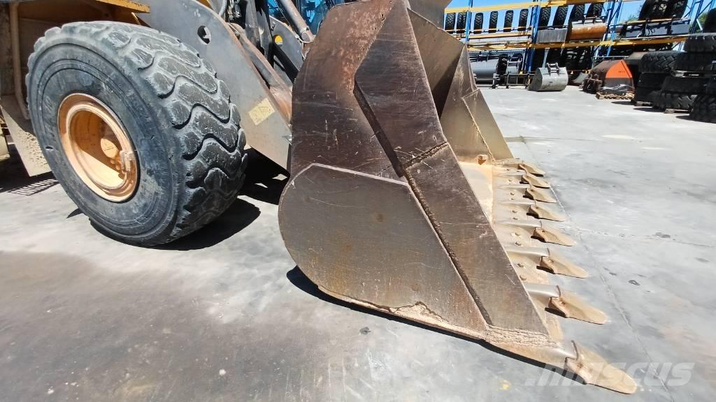 Volvo L 180 F Kolesni nakladalci