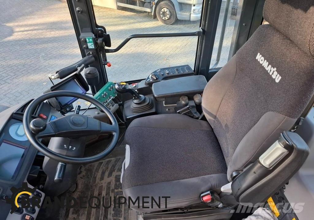 Komatsu WA270-7 Kolesni nakladalci