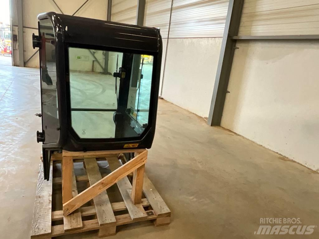 Kubota U 27-4 Kabine in notranjost