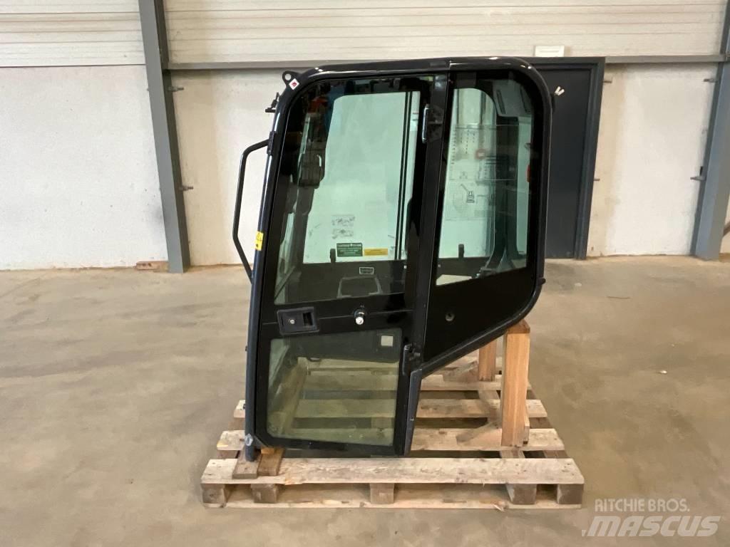 Kubota U 27-4 Kabine in notranjost
