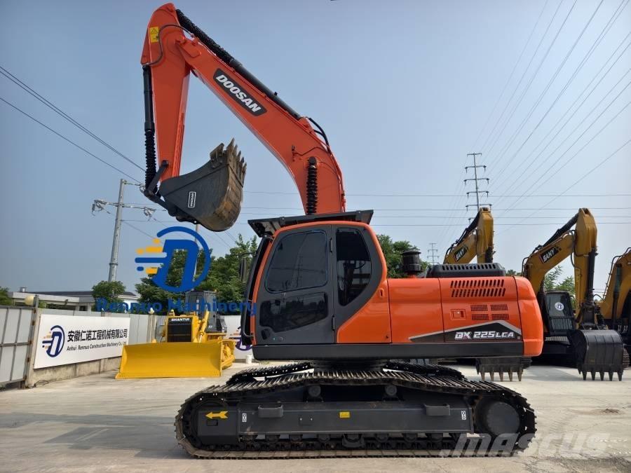 Doosan DX 225 LCA Bagri goseničarji