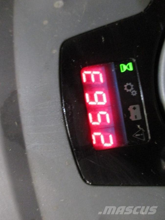 Toyota SPE120 Električni nizko dvižni viličar s stojiščem