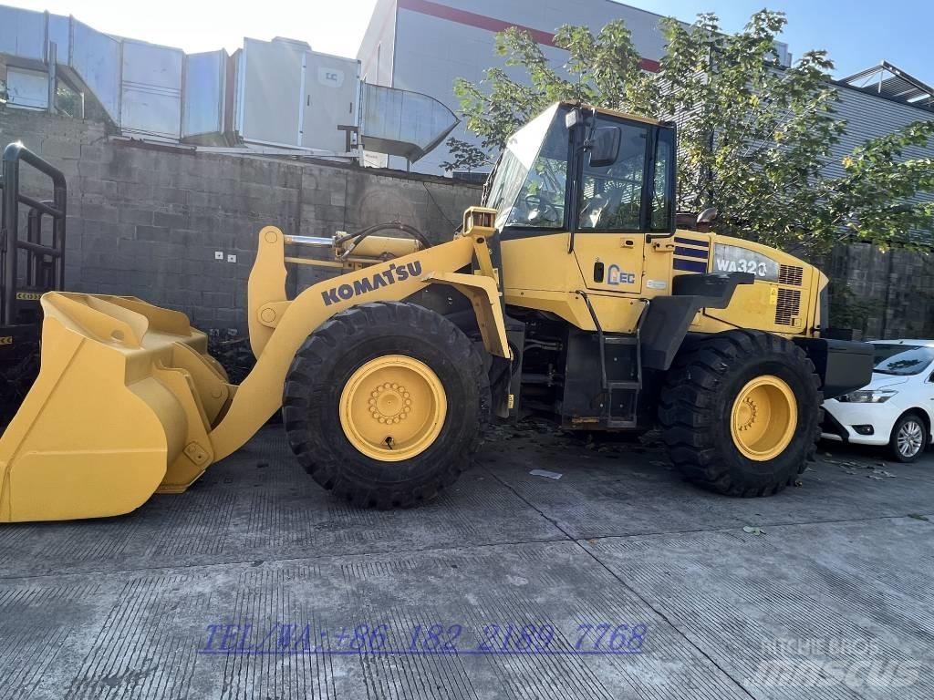 Komatsu WA320 Kolesni nakladalci