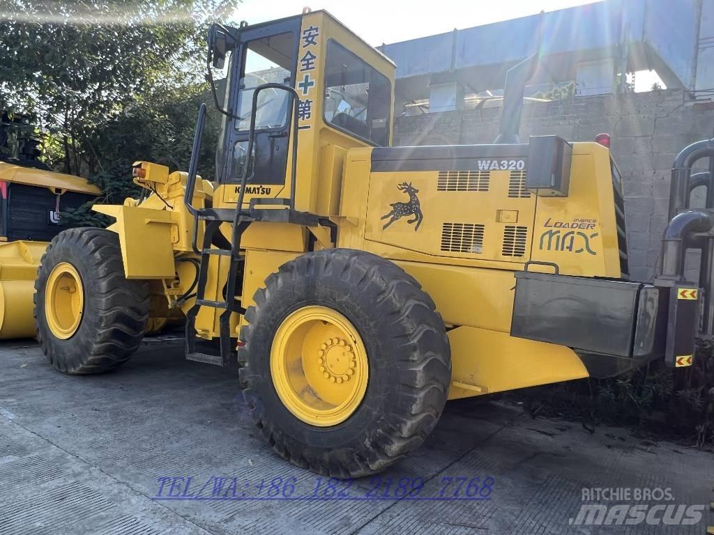Komatsu WA320 Kolesni nakladalci