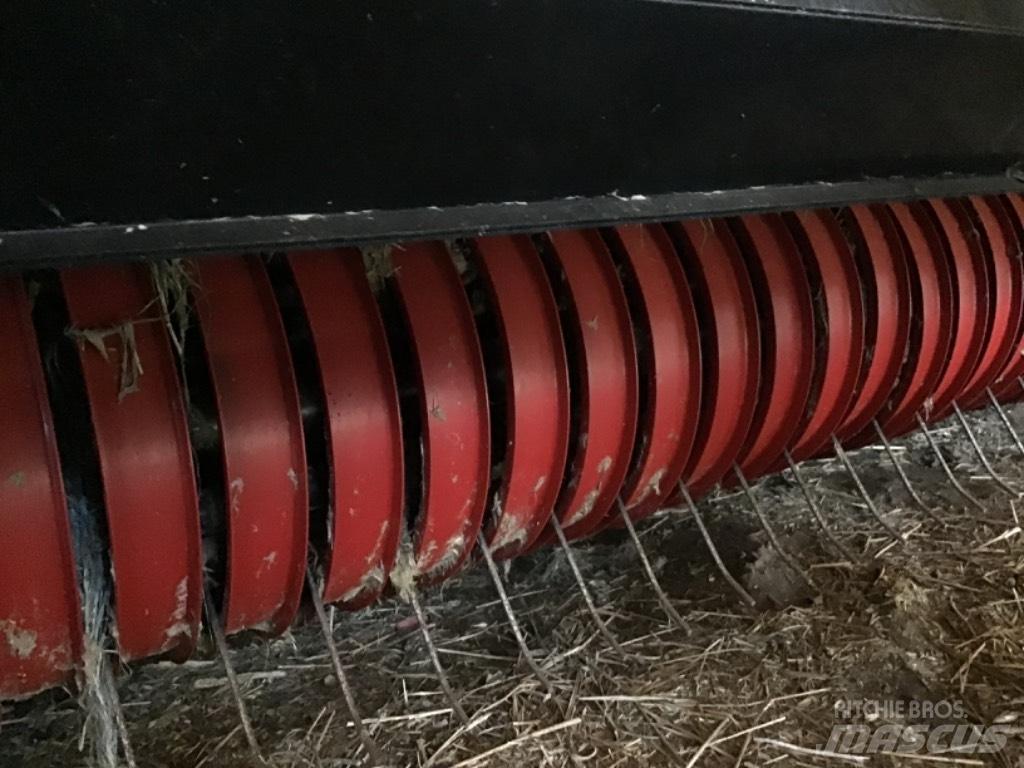 CASE 344 Balirke (okrogle bale)