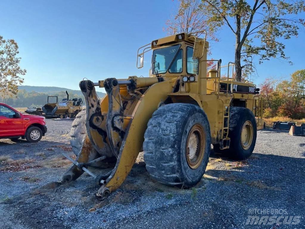 CAT 988 F Kolesni nakladalci