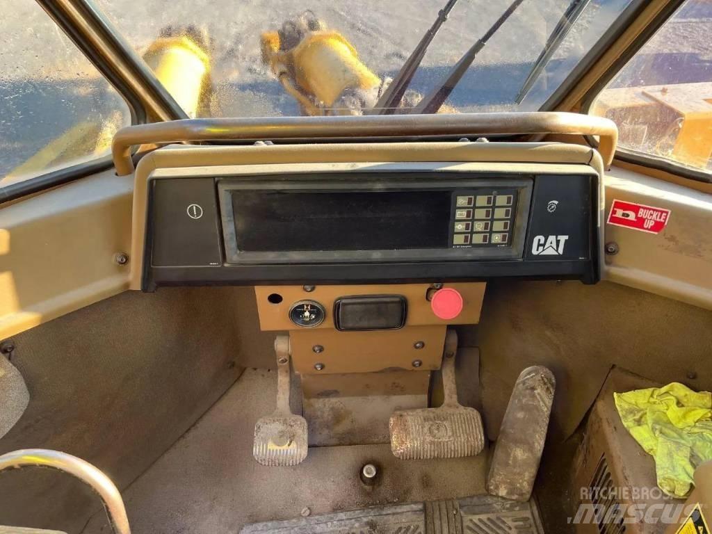 CAT 988 F Kolesni nakladalci