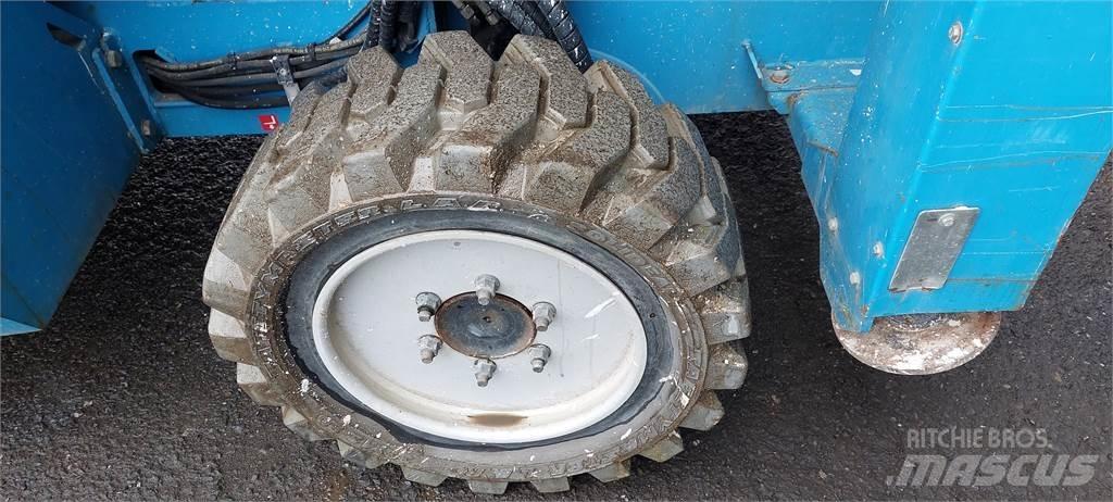  CX15, 4x4 Škarjaste dvižne ploščadi