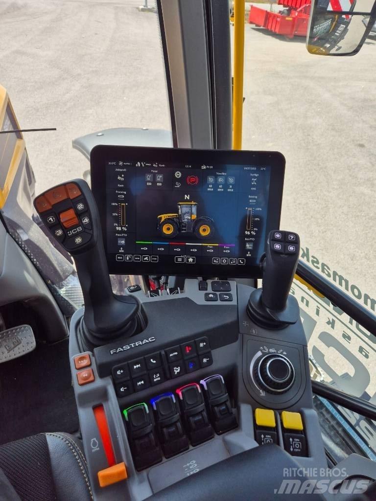 JCB Fastrac 4220 Traktorji
