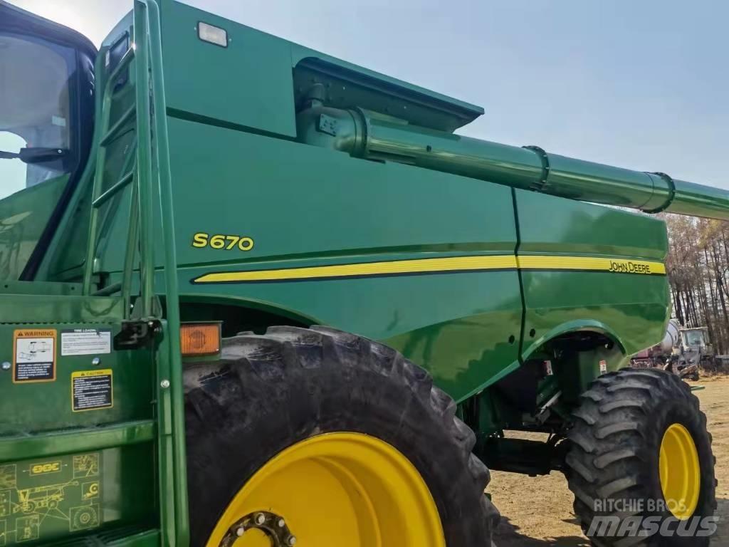 John Deere S670 Kombajni