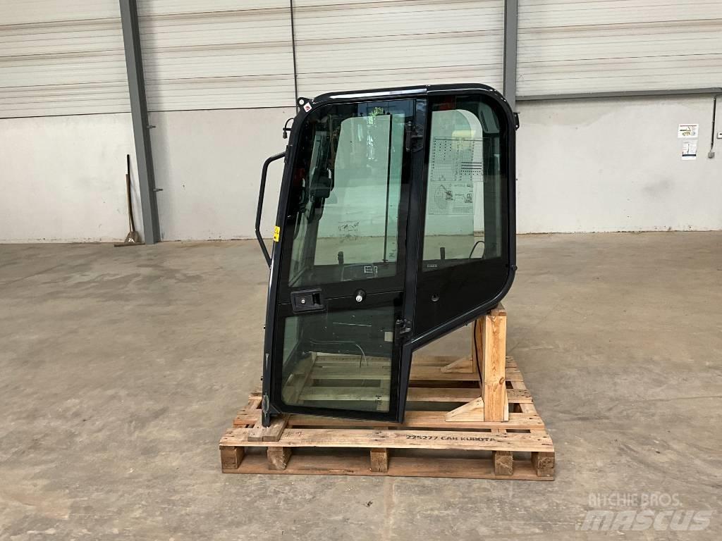 Kubota U 27-4 Kabine in notranjost