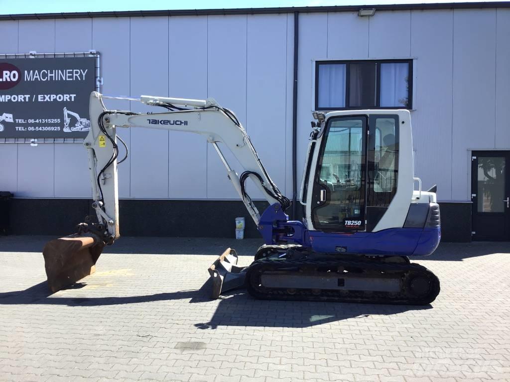 Takeuchi TB 250 Mini bagri <7t