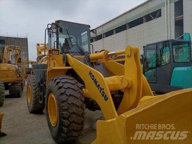 Komatsu WA 320 Kolesni nakladalci