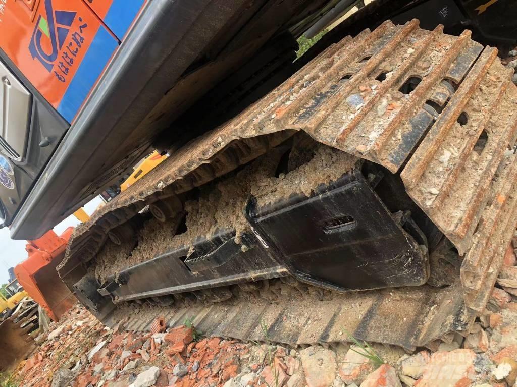 Hitachi ZX 210 Bagri goseničarji