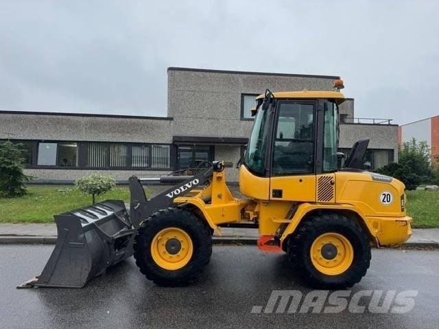 Volvo L 30 G Kolesni nakladalci
