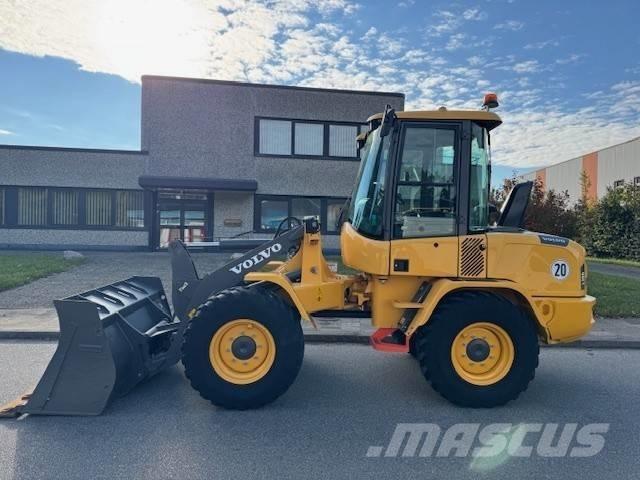 Volvo L 30 G Kolesni nakladalci