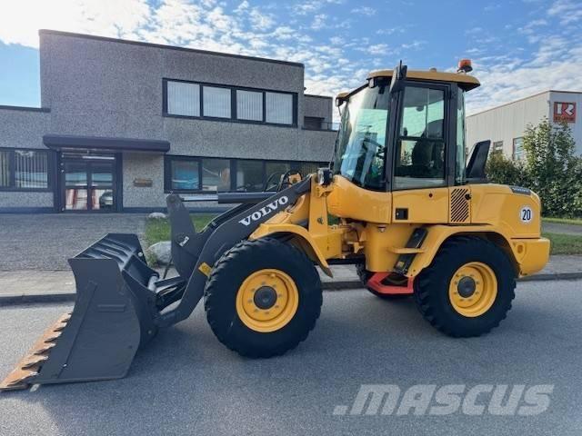 Volvo L 30 G Kolesni nakladalci