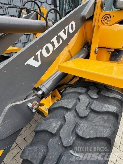 Volvo L 30 G Kolesni nakladalci