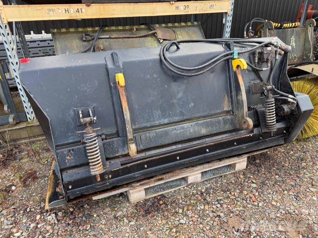 JCB 413 S Kolesni nakladalci