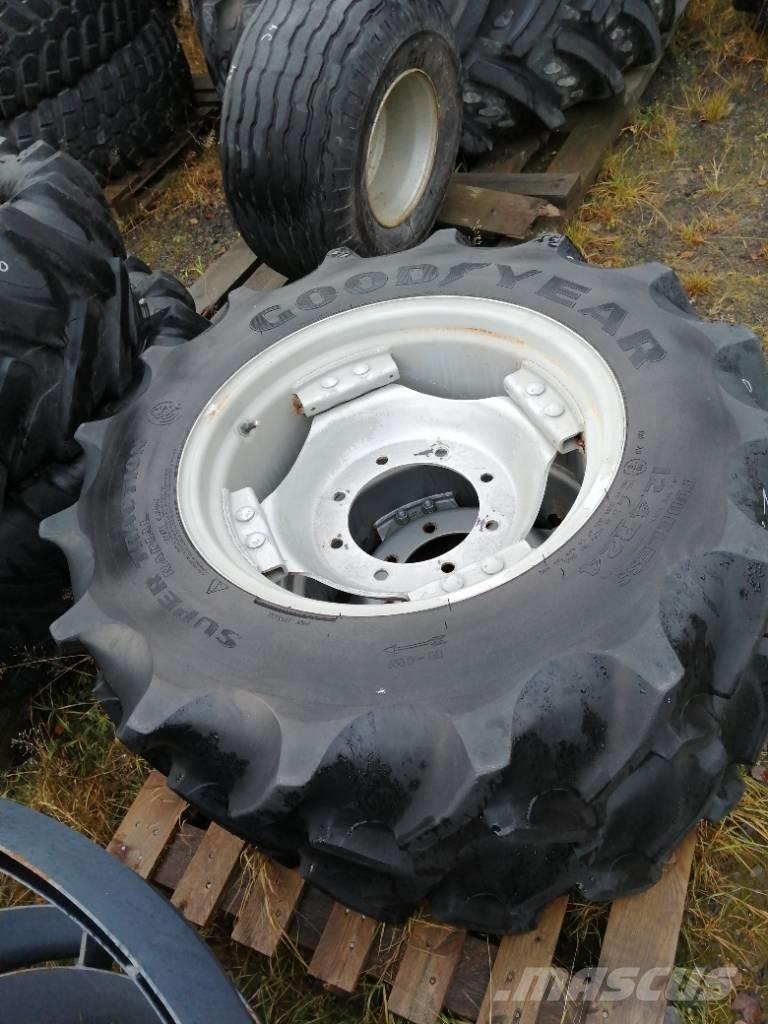 Goodyear 12,4r24 Gume, kolesa in platišča