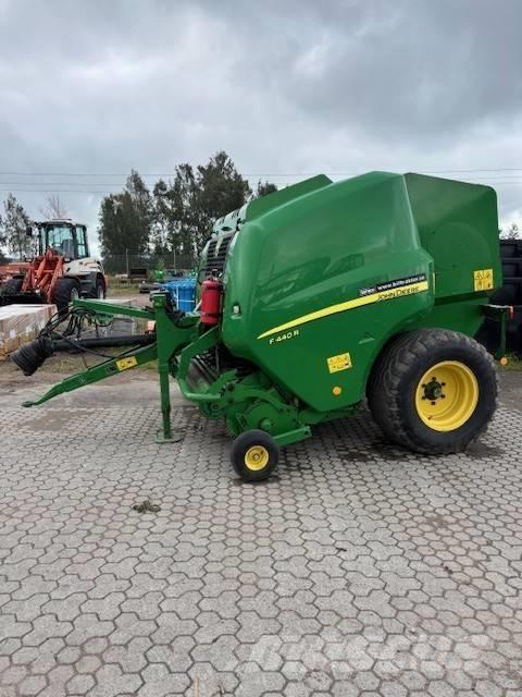 John Deere F 440 R Balirke (okrogle bale)