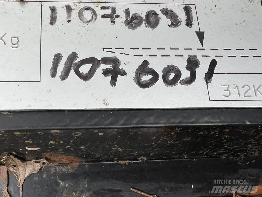 JCB QFIT HEADSTOCK Drugi priključki za nakladanje in kopanje