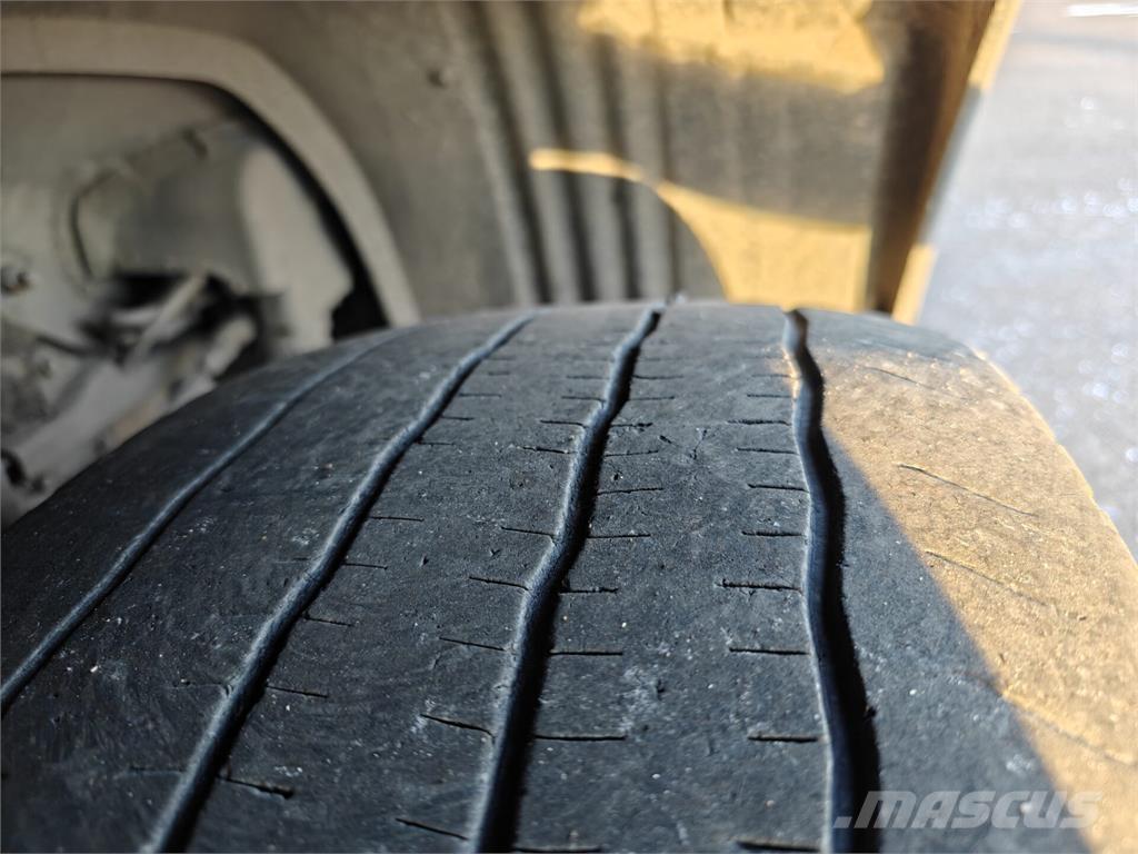 Scania P94 Tovornjaki zabojniki