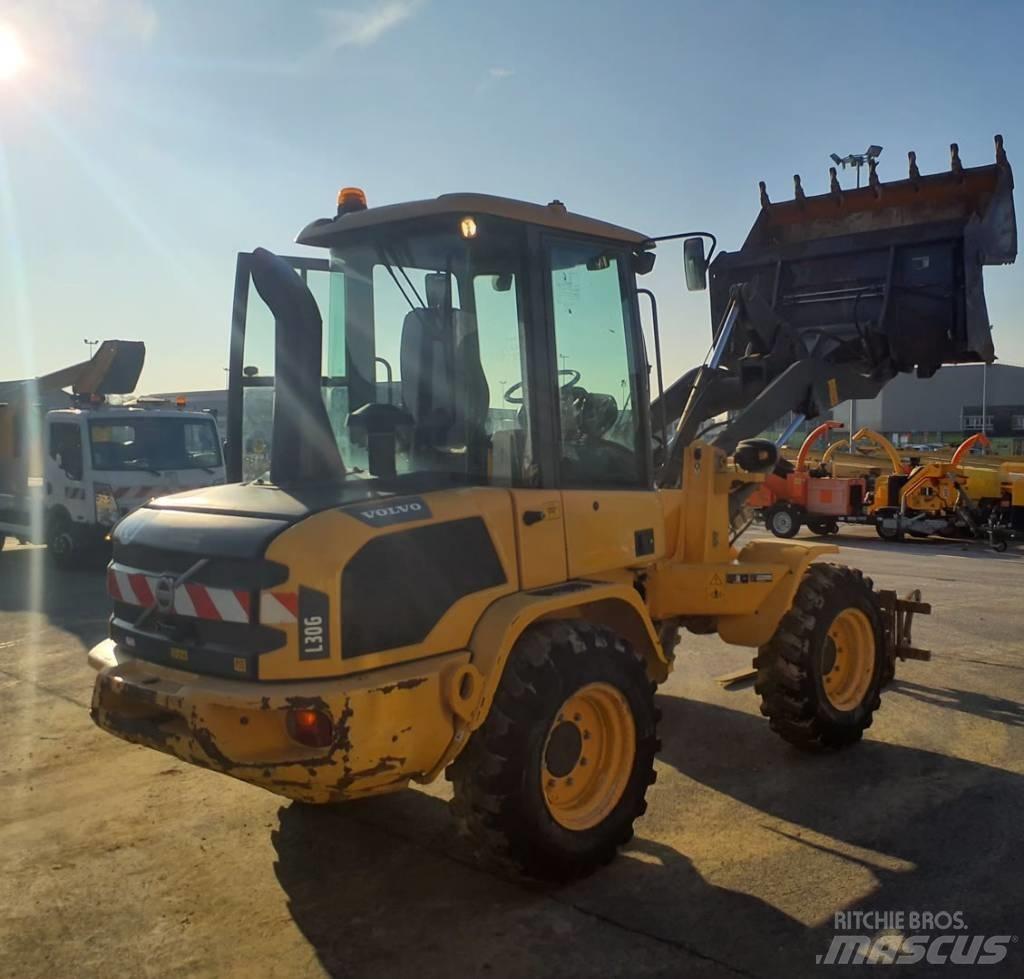 Volvo L30G Kolesni nakladalci
