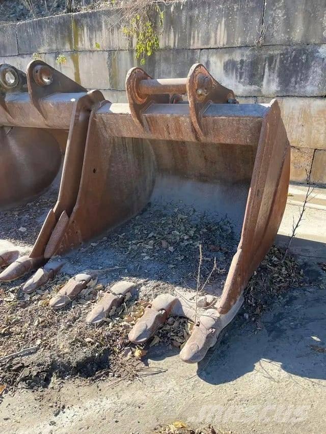 Komatsu PC 400 Bagri goseničarji