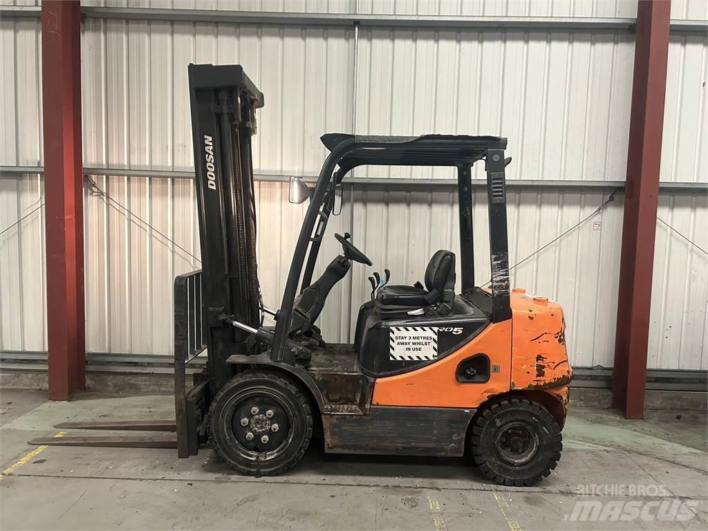 Doosan D25S-5 Dizelski viličarji